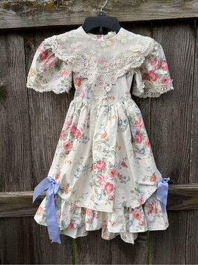 Vintage Classic Cream Floral Lace-Trim Girls' Formal Dress with Pink Roses